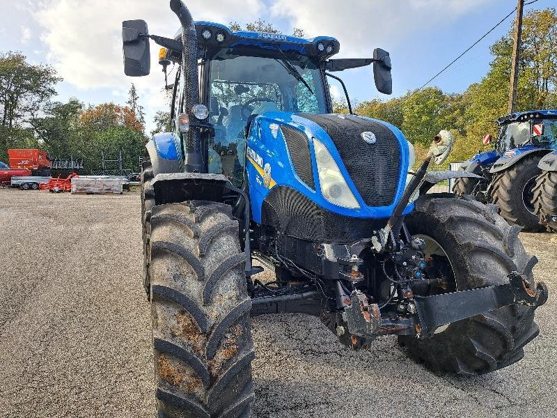Traktor des Typs New Holland T6145DYC, Gebrauchtmaschine in PLUMELEC (Bild 5)