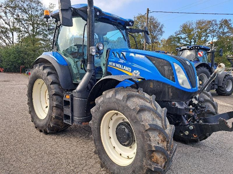 Traktor des Typs New Holland T6145DYC, Gebrauchtmaschine in PLUMELEC (Bild 2)