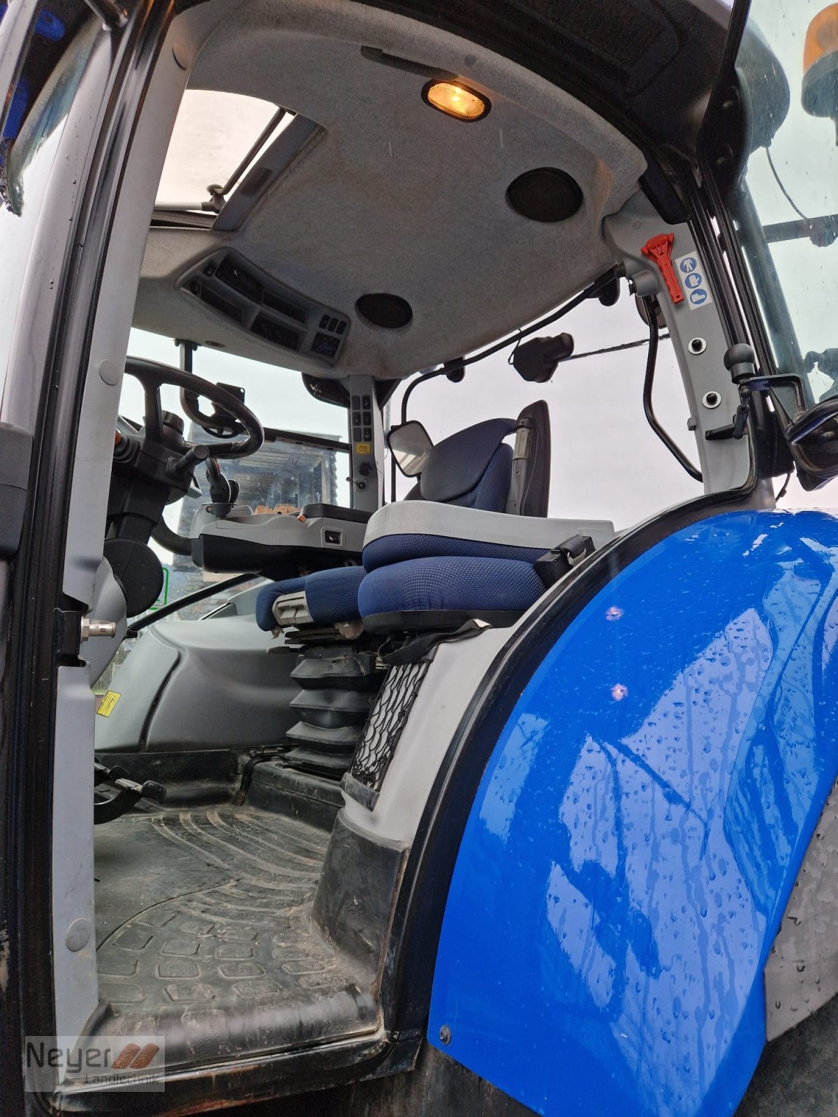 Traktor des Typs New Holland T6.155 AC *4700h - Bj. 2018*, Gebrauchtmaschine in Bad Waldsee Mennisweiler (Bild 4)