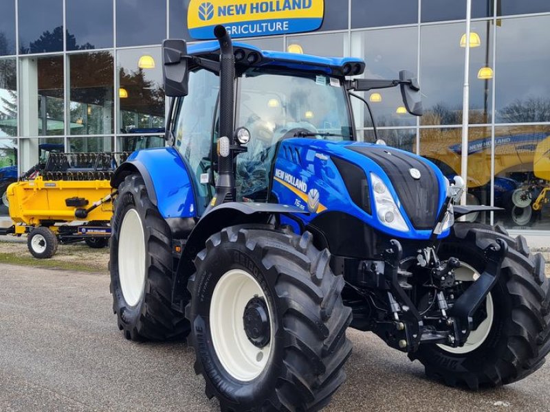 Traktor of the type New Holland T6.155 Auto Command SideWinder II (Stage V), Neumaschine in Burgkirchen (Picture 1)