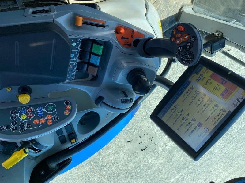 Traktor of the type New Holland T6.155, Gebrauchtmaschine in LE PONT CHRETIEN (Picture 11)