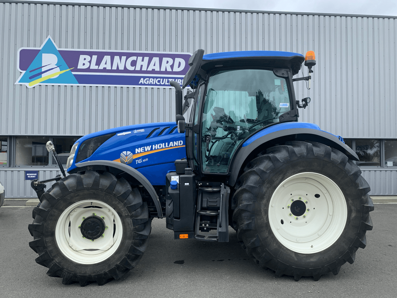 Traktor типа New Holland T6.165 AUTOCOMMAND T4B, Gebrauchtmaschine в CINTHEAUX (Фотография 1)