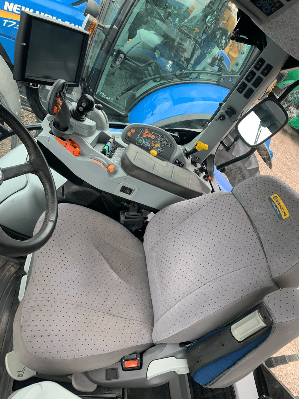 Traktor типа New Holland T6.165 AUTOCOMMAND T4B, Gebrauchtmaschine в CINTHEAUX (Фотография 10)