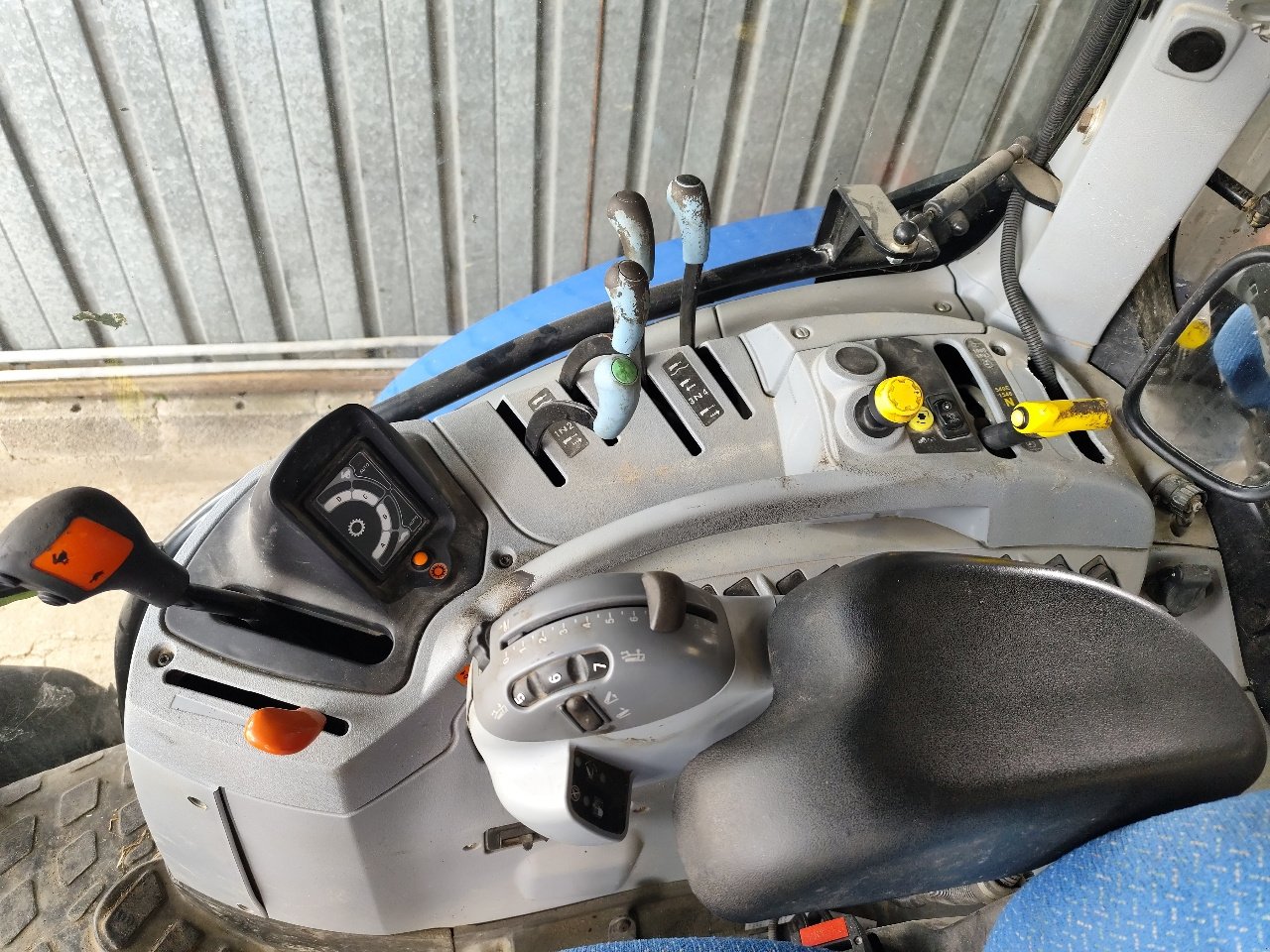 Traktor типа New Holland T6.165 ec, Gebrauchtmaschine в Einvaux (Фотография 8)