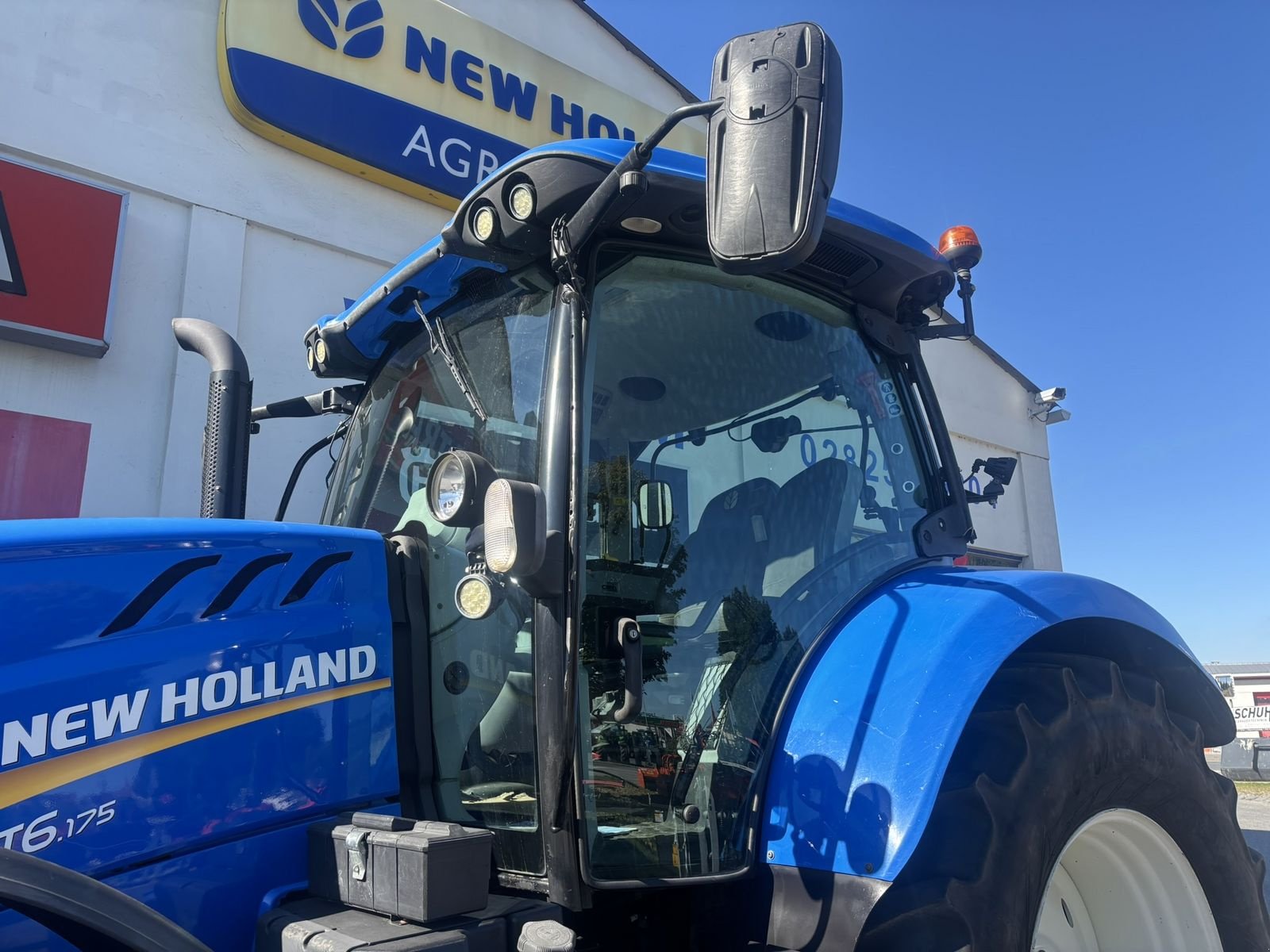 Traktor of the type New Holland T6.175 Auto Command SideWinder II, Gebrauchtmaschine in Göpfritz (Picture 4)