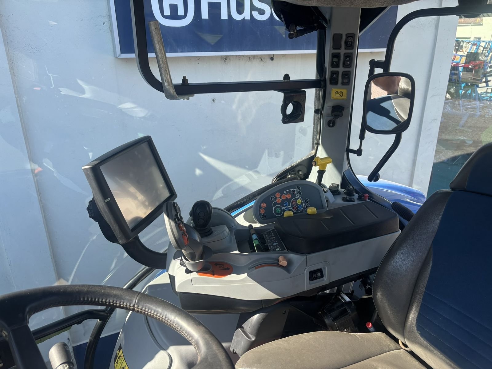 Traktor of the type New Holland T6.175 Auto Command SideWinder II, Gebrauchtmaschine in Göpfritz (Picture 11)