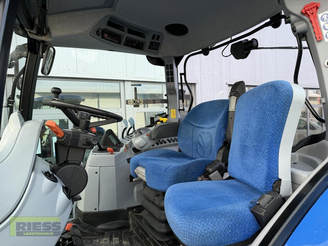 Traktor of the type New Holland T6.175 Electro Command, Gebrauchtmaschine in Homberg/Ohm - Maulbach (Picture 4)