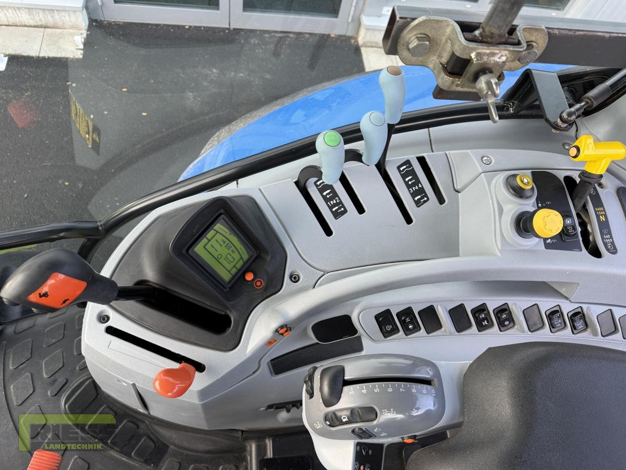 Traktor of the type New Holland T6.175 Electro Command, Gebrauchtmaschine in Homberg/Ohm - Maulbach (Picture 5)