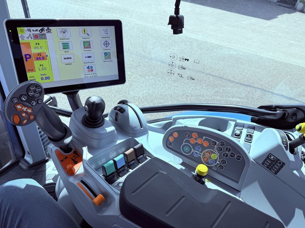 Traktor of the type New Holland T6.180 AC Fronthef,, Neumaschine in BOEKEL (Picture 8)