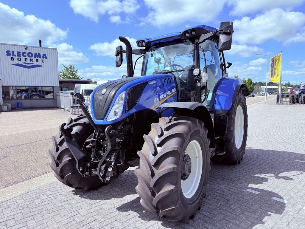 Traktor of the type New Holland T6.180 AC Fronthef,, Neumaschine in BOEKEL (Picture 3)