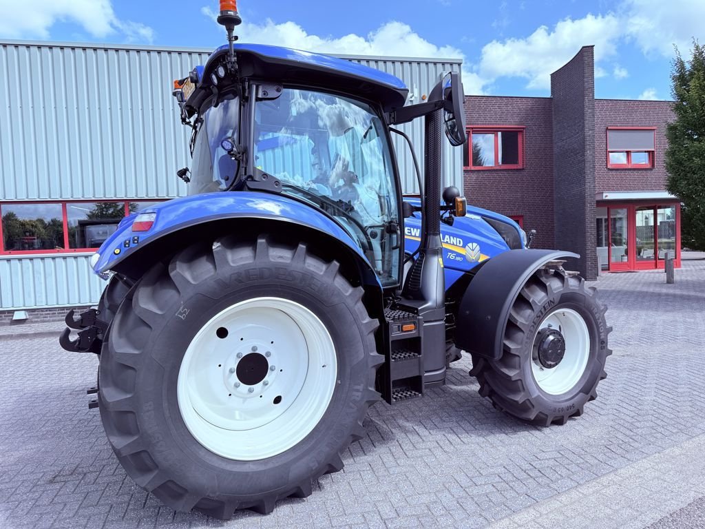 Traktor of the type New Holland T6.180 AC Fronthef,, Neumaschine in BOEKEL (Picture 7)