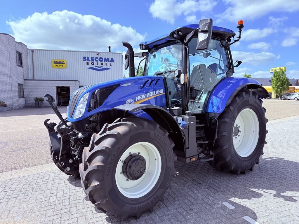 Traktor of the type New Holland T6.180 AC Fronthef,, Neumaschine in BOEKEL (Picture 1)