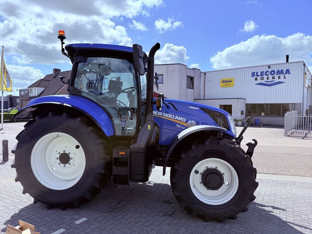 Traktor of the type New Holland T6.180 AC Fronthef,, Neumaschine in BOEKEL (Picture 11)