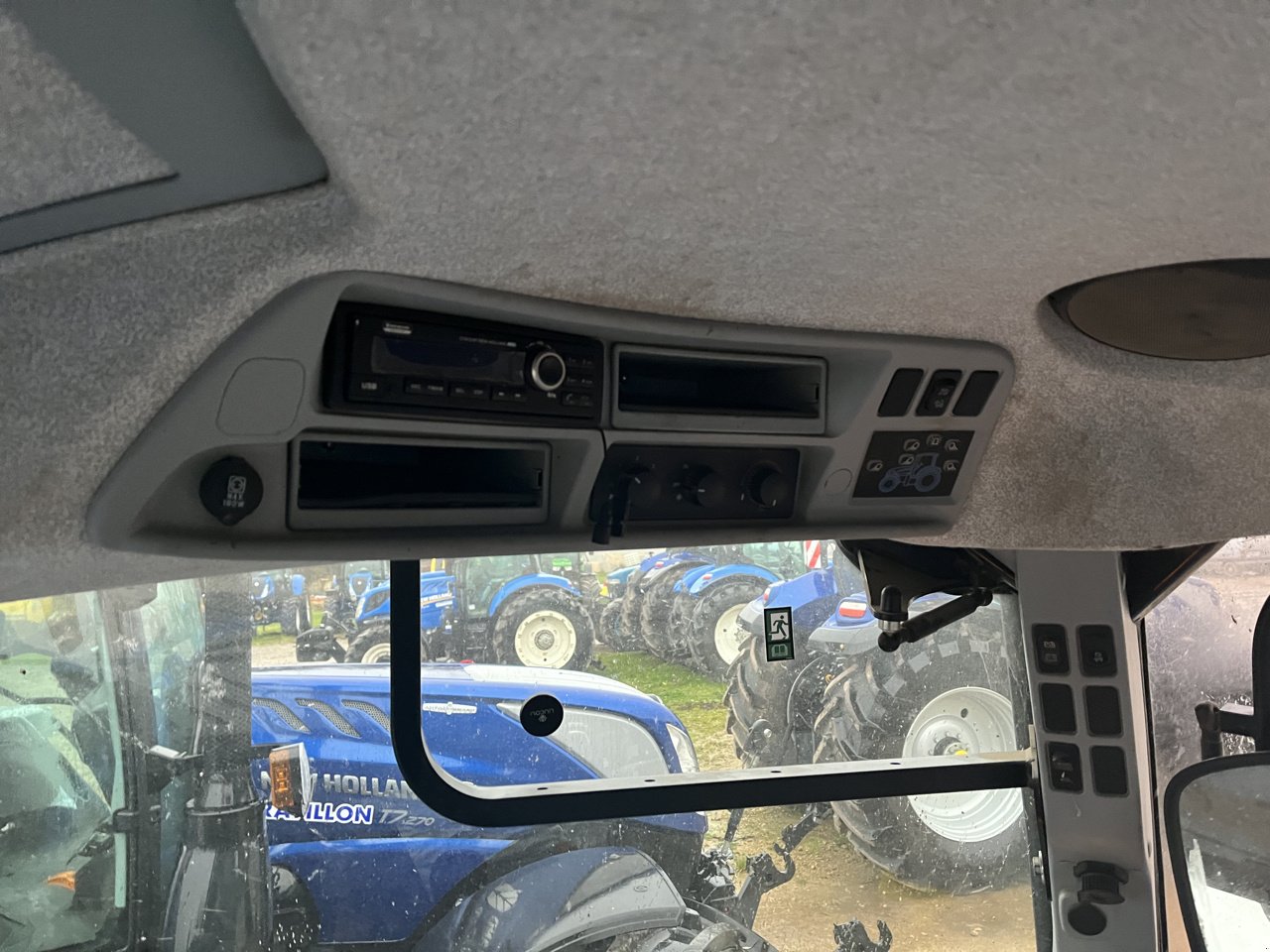 Traktor типа New Holland T6.180 AC, Gebrauchtmaschine в VERT TOULON (Фотография 4)