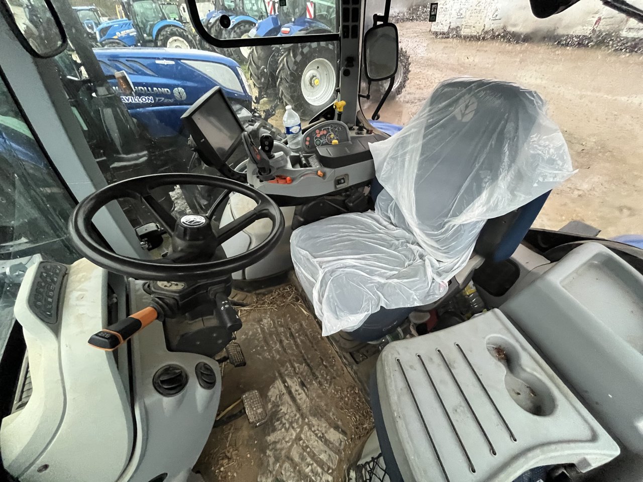 Traktor of the type New Holland T6.180 AC, Gebrauchtmaschine in VERT TOULON (Picture 7)