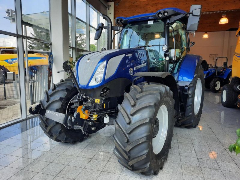Traktor of the type New Holland T6.180 Auto Command SideWinder II (Stage V), Neumaschine in Burgkirchen (Picture 1)