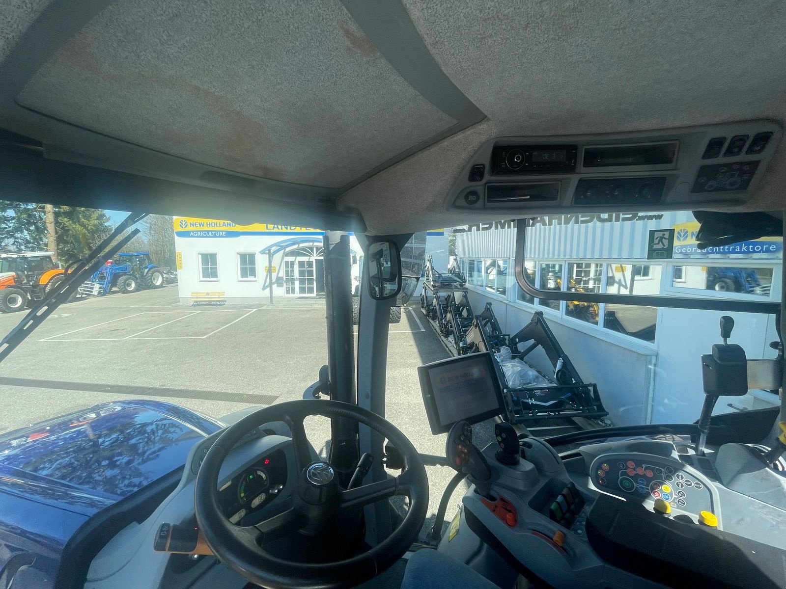 Traktor van het type New Holland T6.180 Auto Command SideWinder II, Gebrauchtmaschine in Burgkirchen (Foto 9)