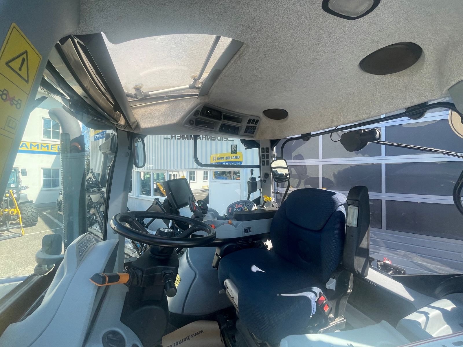 Traktor van het type New Holland T6.180 Auto Command SideWinder II, Gebrauchtmaschine in Burgkirchen (Foto 8)