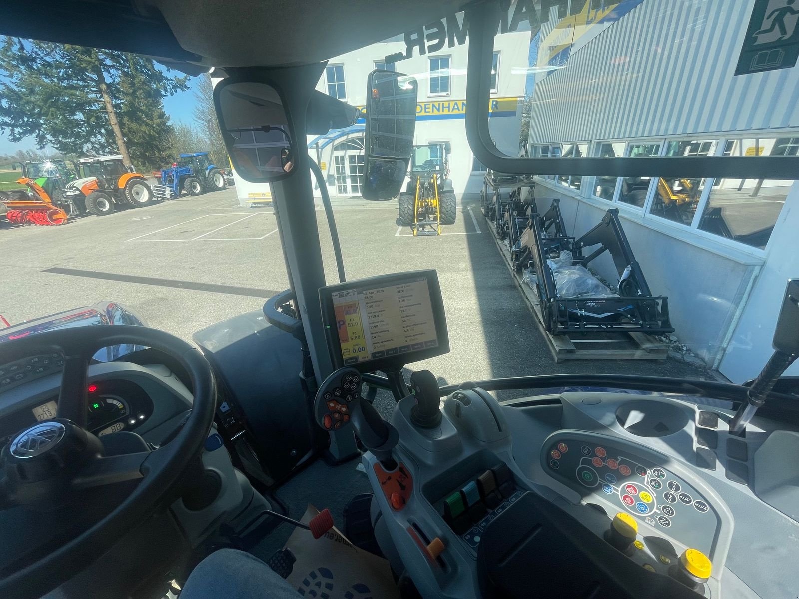 Traktor van het type New Holland T6.180 Auto Command SideWinder II, Gebrauchtmaschine in Burgkirchen (Foto 12)