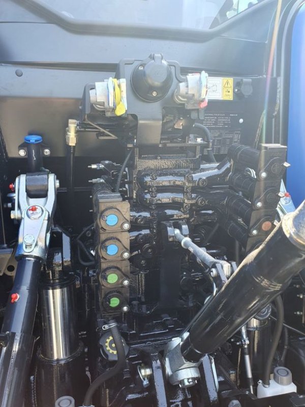 Traktor van het type New Holland T6.180 DC DEMO, Neumaschine in Bladel (Foto 8)