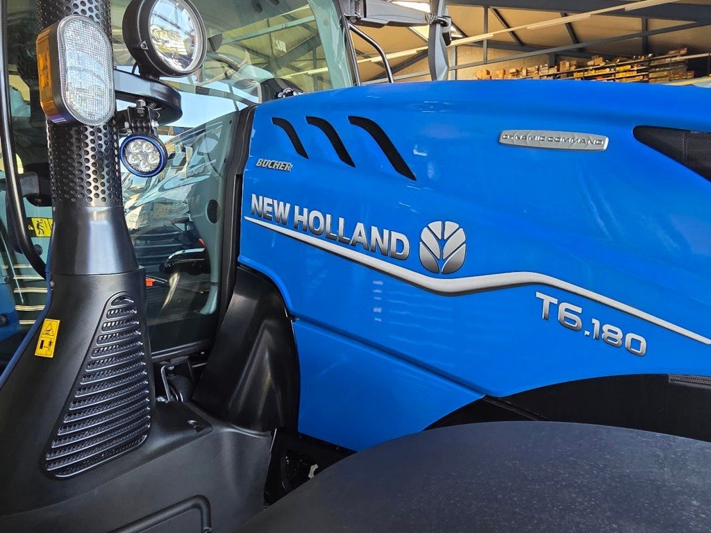Traktor типа New Holland T6.180 DCT, Ausstellungsmaschine в Bertschikon (Фотография 2)