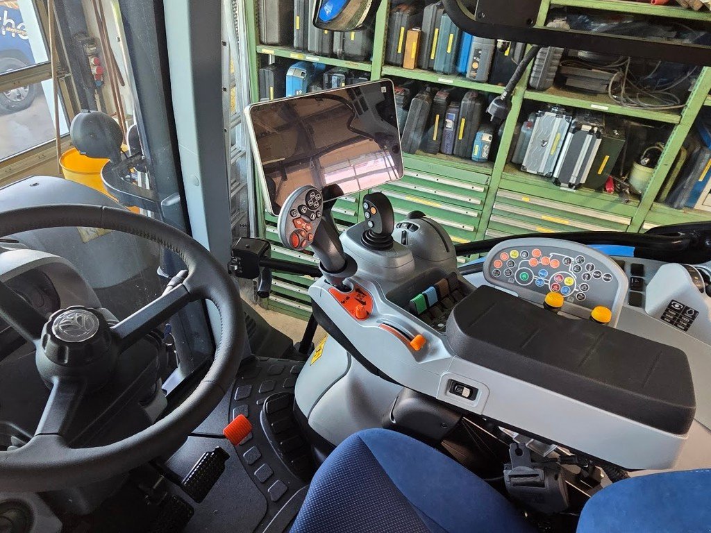 Traktor типа New Holland T6.180 DCT, Ausstellungsmaschine в Bertschikon (Фотография 3)