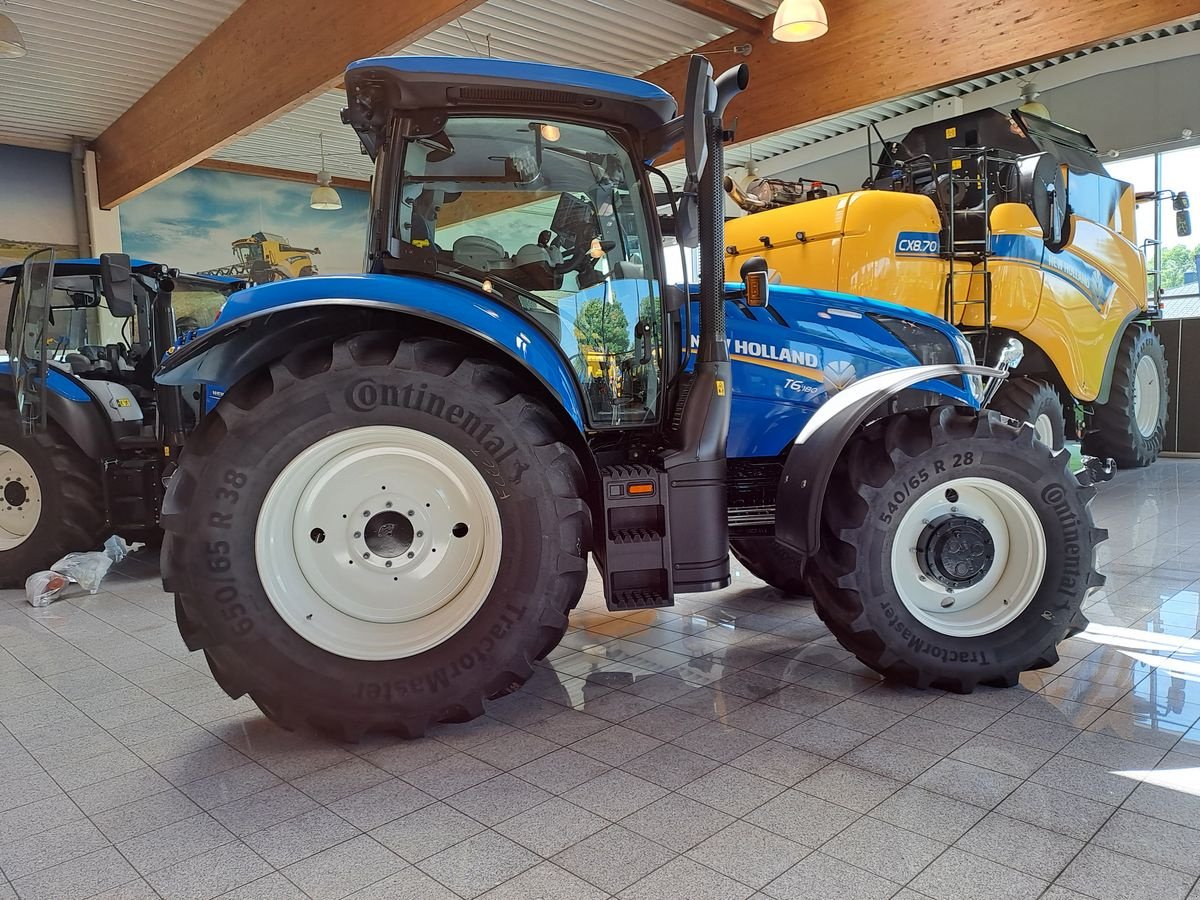 Traktor of the type New Holland T6.180 Dynamic Command SideWinder II (Stage V), Neumaschine in Burgkirchen (Picture 3)