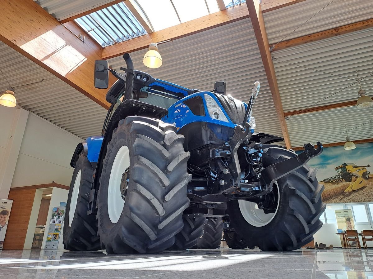 Traktor of the type New Holland T6.180 Dynamic Command SideWinder II (Stage V), Neumaschine in Burgkirchen (Picture 11)
