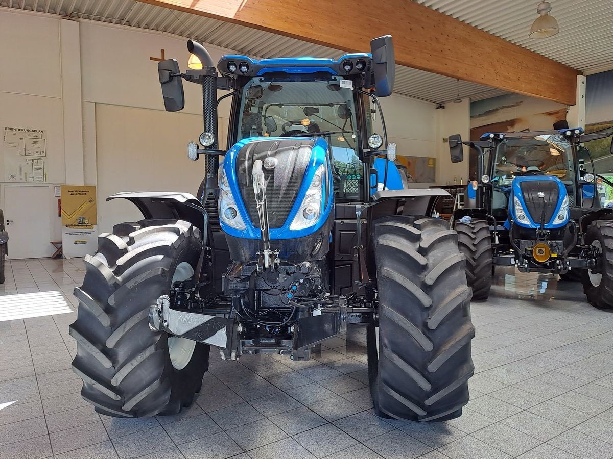 Traktor of the type New Holland T6.180 Dynamic Command SideWinder II (Stage V), Neumaschine in Burgkirchen (Picture 10)