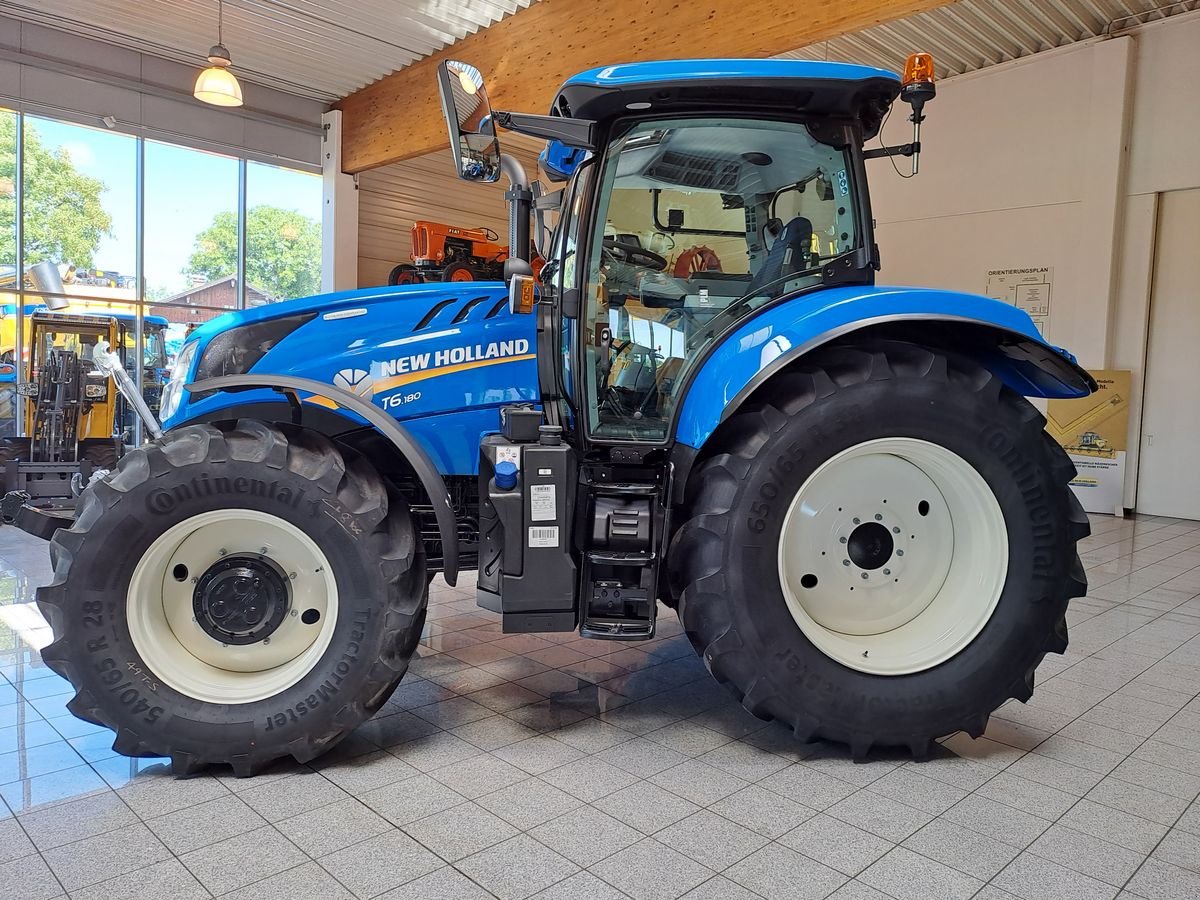 Traktor of the type New Holland T6.180 Dynamic Command SideWinder II (Stage V), Neumaschine in Burgkirchen (Picture 8)
