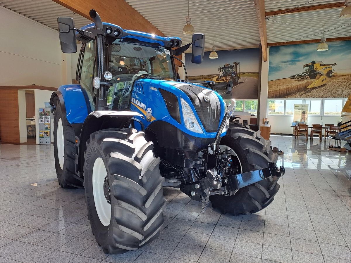 Traktor of the type New Holland T6.180 Dynamic Command SideWinder II (Stage V), Neumaschine in Burgkirchen (Picture 1)
