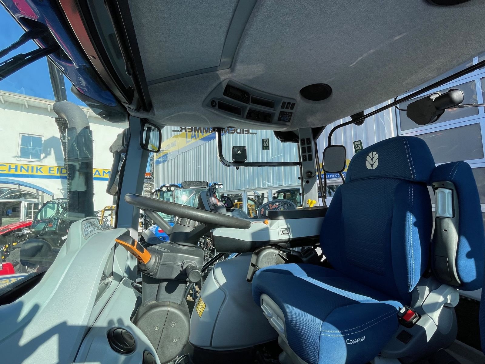 Traktor des Typs New Holland T6.180 Dynamic Command SideWinder II, Gebrauchtmaschine in Burgkirchen (Bild 8)