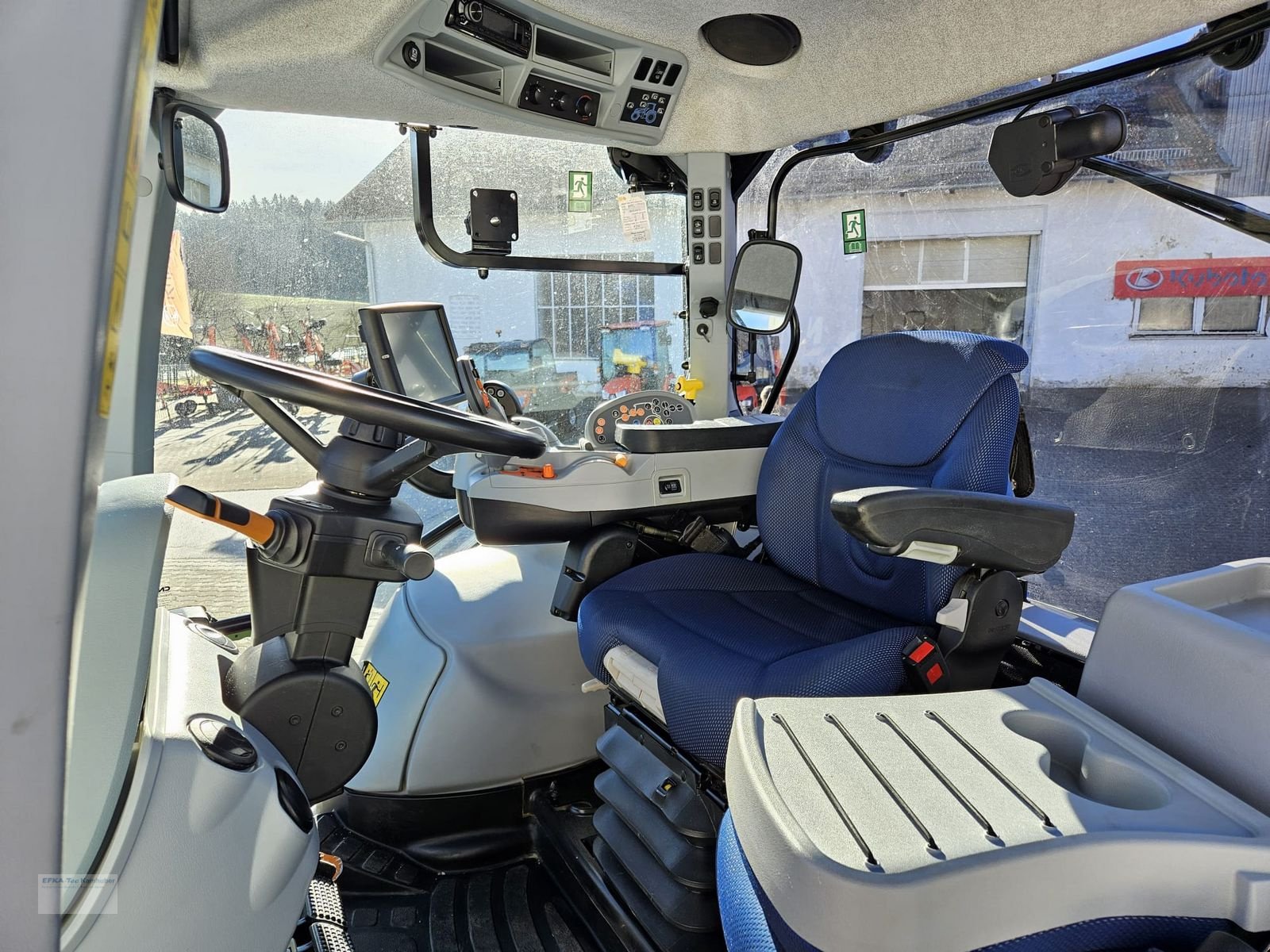 Traktor типа New Holland T6.180 Dynamic Command SideWinder II, Gebrauchtmaschine в Erlbach (Фотография 2)