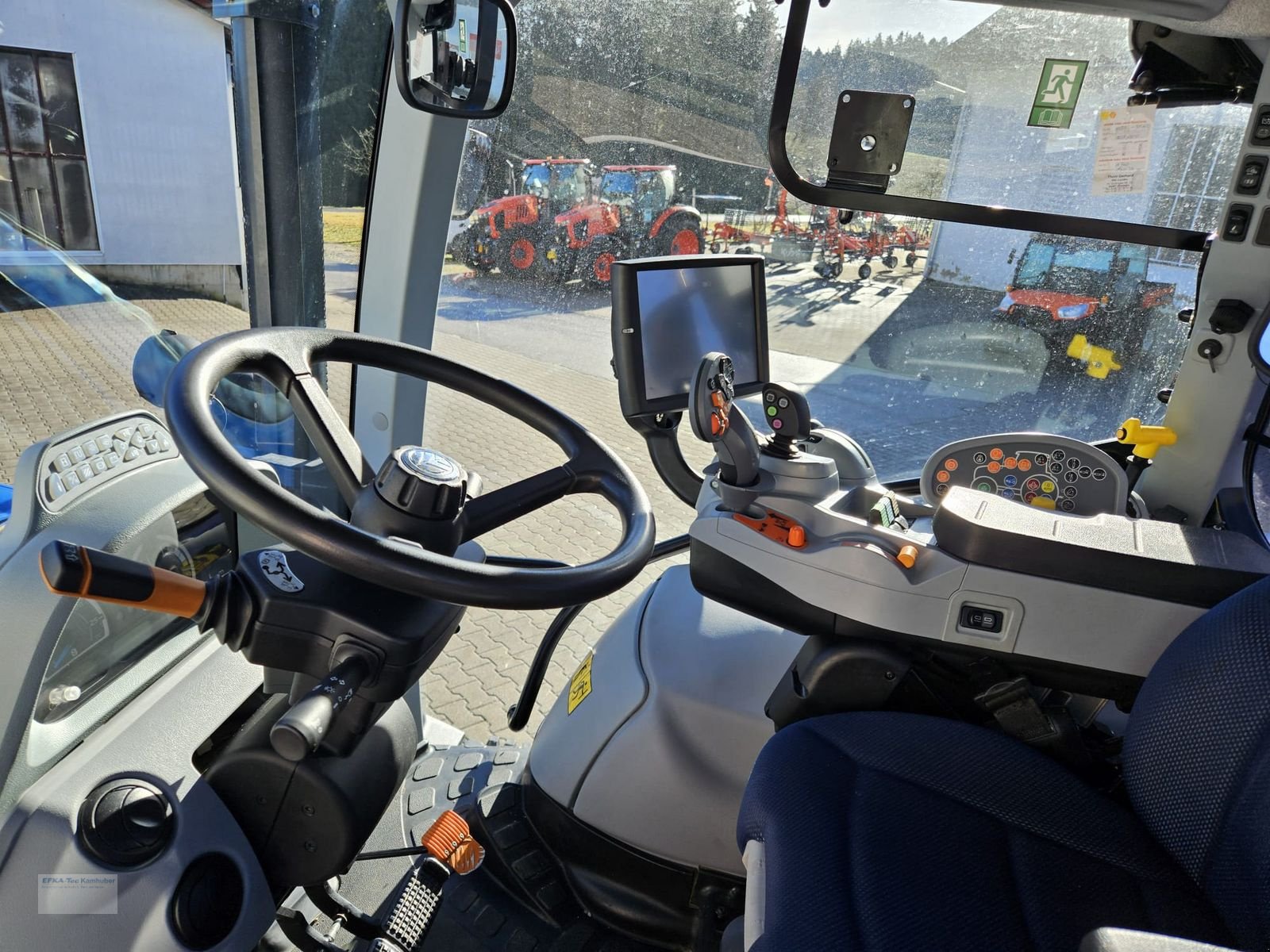 Traktor типа New Holland T6.180 Dynamic Command SideWinder II, Gebrauchtmaschine в Erlbach (Фотография 3)