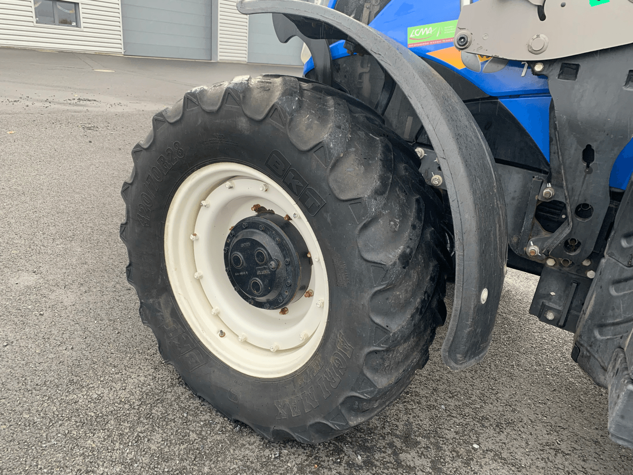 Traktor of the type New Holland T6.180 ELECTROCOMMAND T4B, Gebrauchtmaschine in CONDE SUR VIRE (Picture 8)