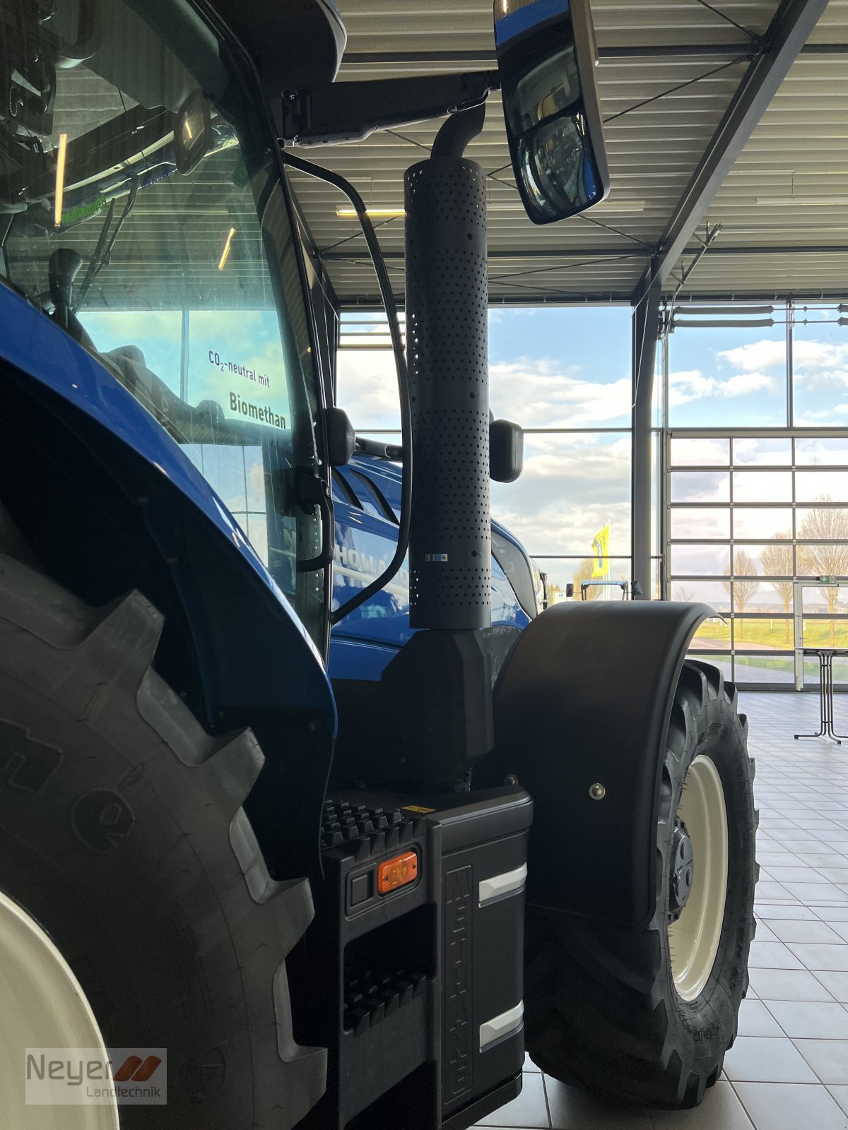 Traktor des Typs New Holland T6.180 Methane Power, Neumaschine in Bad Waldsee Mennisweiler (Bild 8)