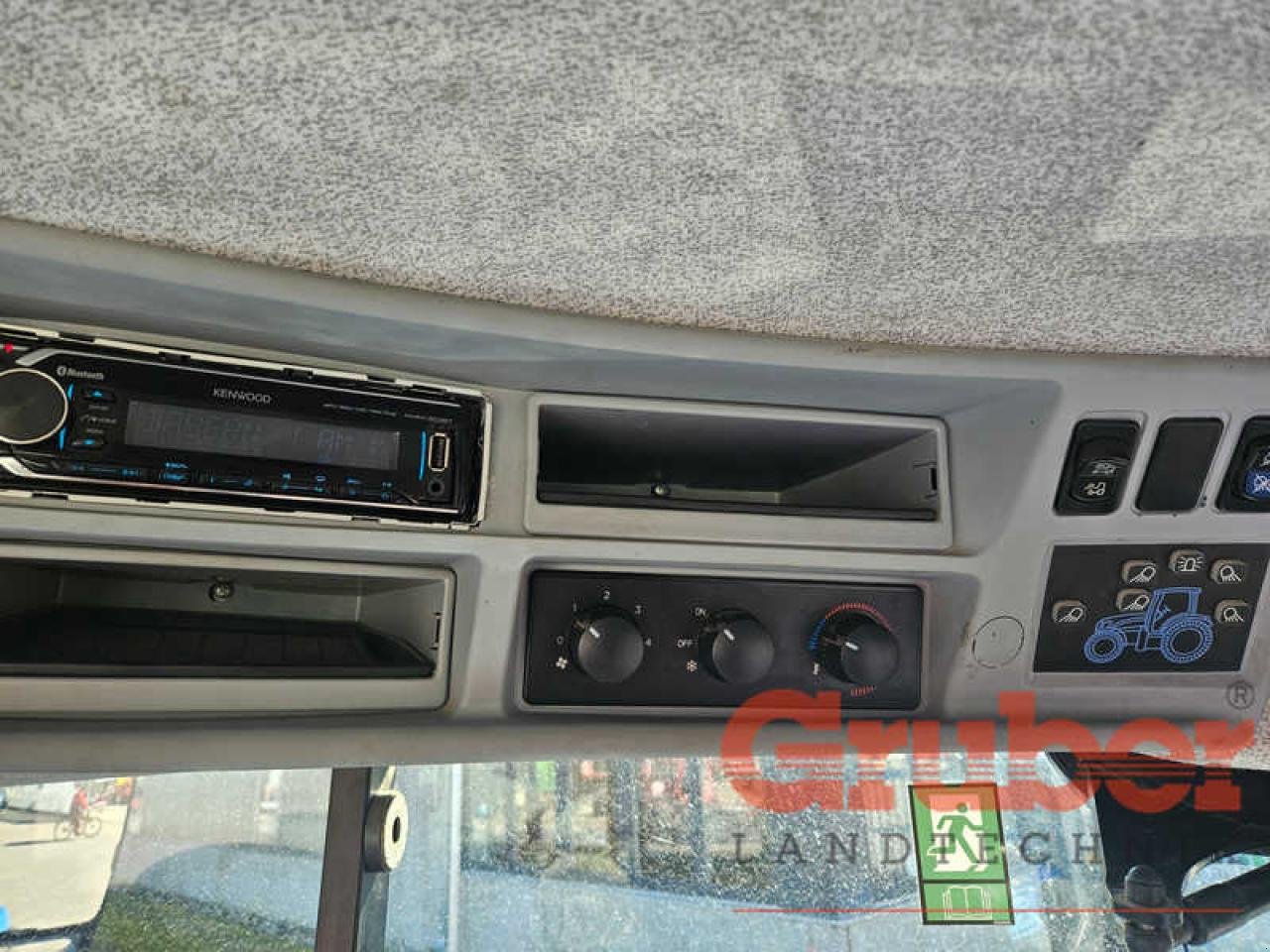 Traktor of the type New Holland T6.180AC, Gebrauchtmaschine in Ampfing (Picture 19)