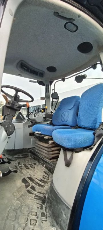 Traktor des Typs New Holland T7 030, Gebrauchtmaschine in NEUVILLE AUX BOIS (Bild 5)
