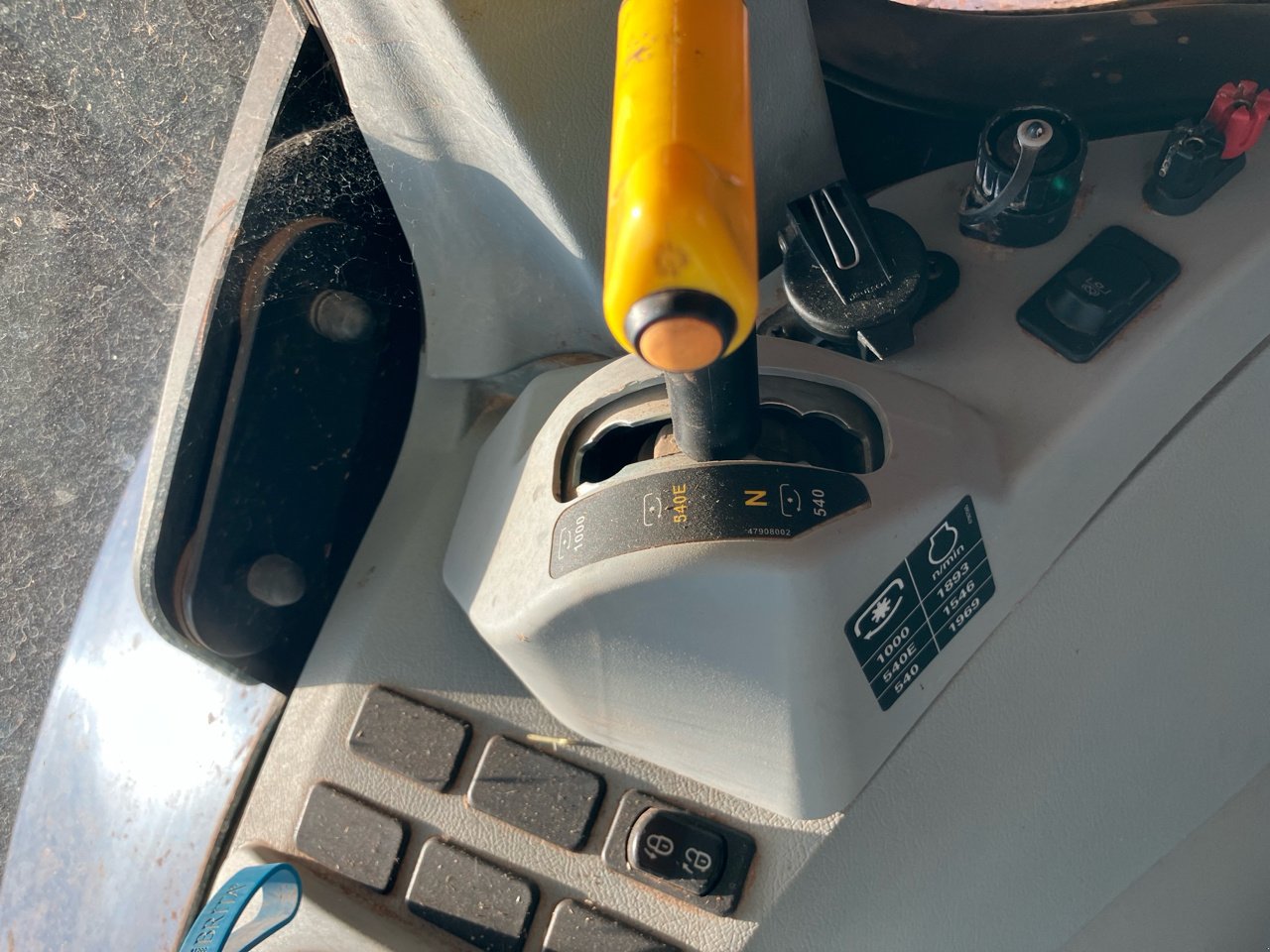 Traktor typu New Holland T7 175, Gebrauchtmaschine v MORLHON LE HAUT (Obrázek 7)