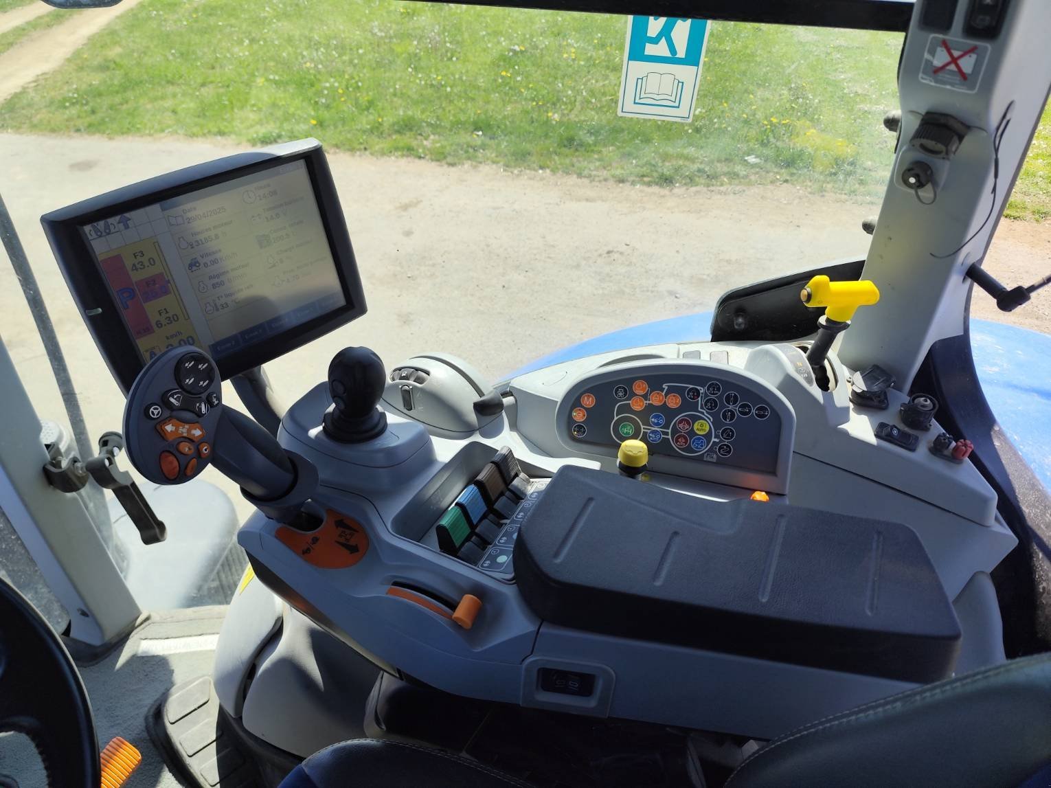 Traktor типа New Holland T7 190 AC, Gebrauchtmaschine в Le Horps (Фотография 9)