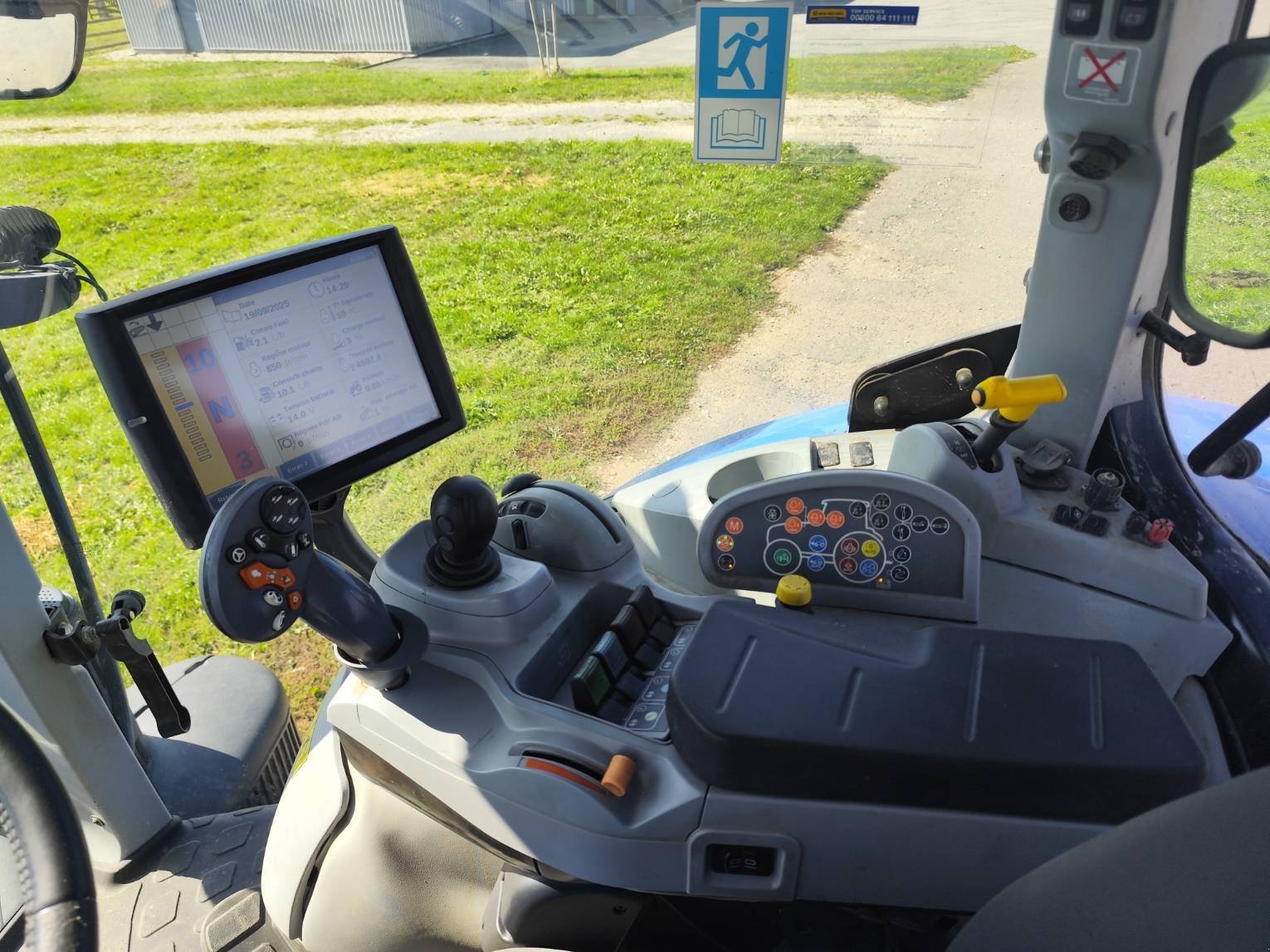 Traktor типа New Holland T7 190 PC, Gebrauchtmaschine в Le Horps (Фотография 8)