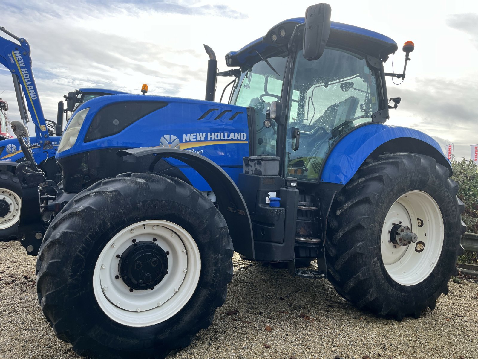 Traktor Türe ait New Holland T7-190 POWERCOMMAND, Gebrauchtmaschine içinde PONTIVY (resim 1)