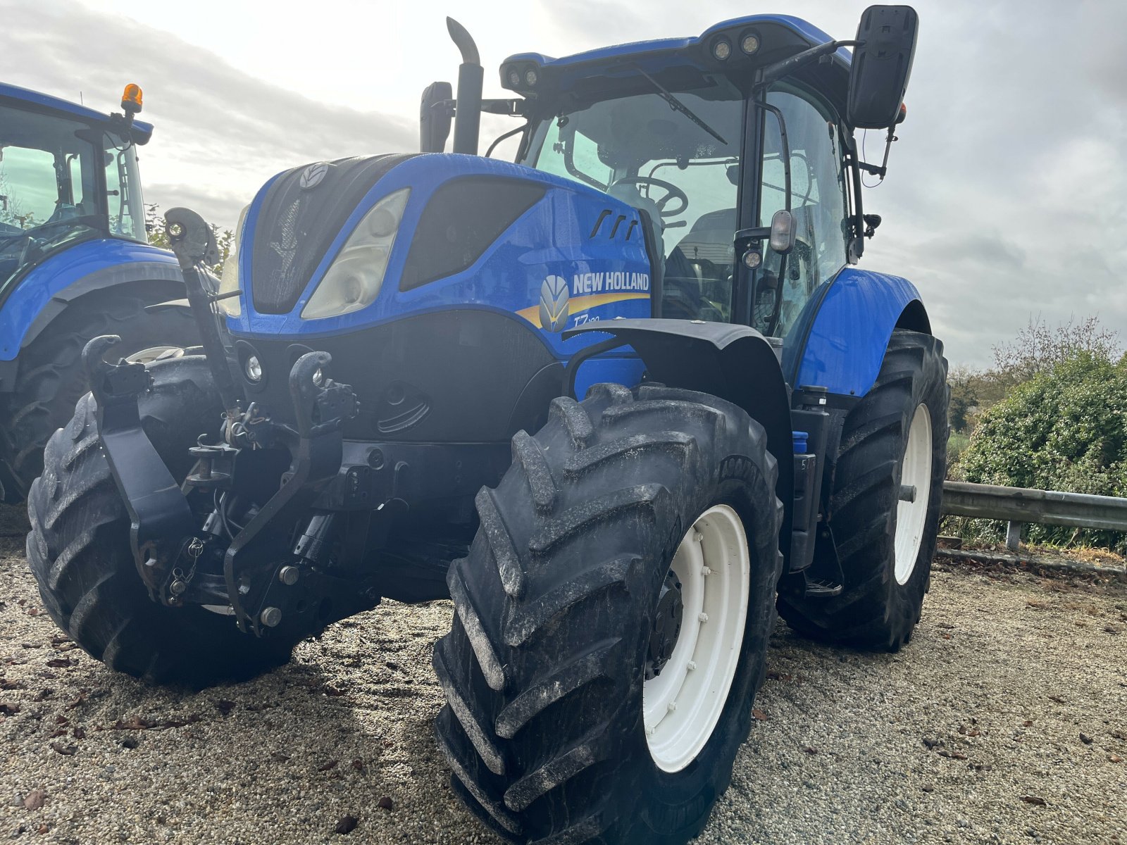 Traktor Türe ait New Holland T7-190 POWERCOMMAND, Gebrauchtmaschine içinde PONTIVY (resim 6)