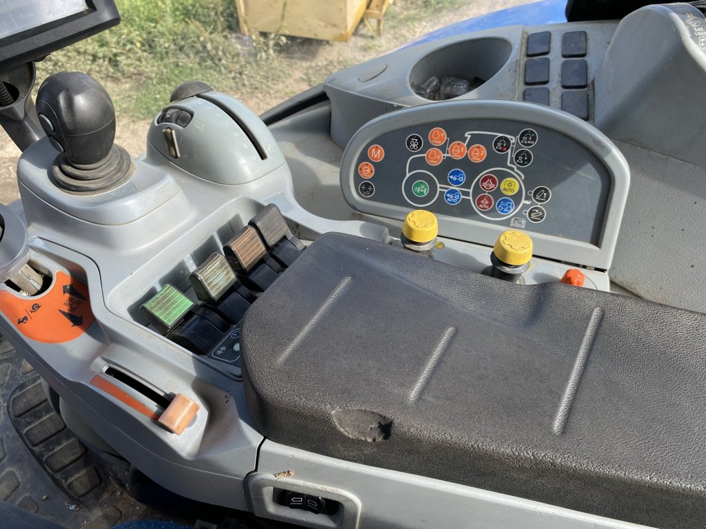 Traktor typu New Holland T7 200 AUTOCOMMAND, Gebrauchtmaschine v PIERRE BUFFIERE (Obrázek 11)