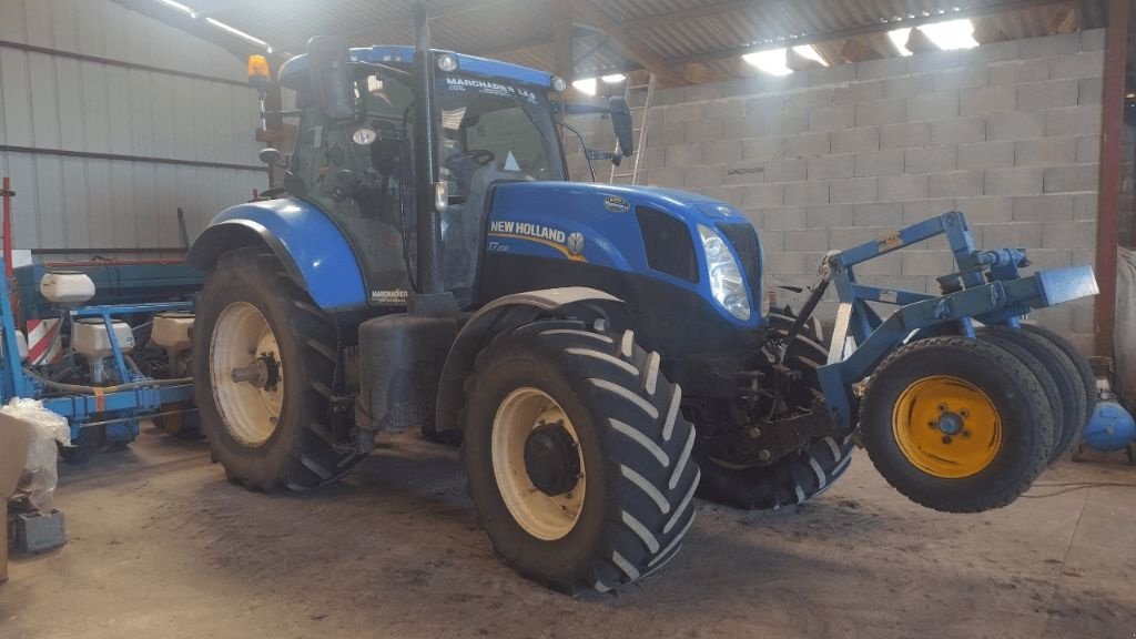 Traktor typu New Holland T7 200 POWER, Gebrauchtmaschine v ENNEZAT (Obrázek 3)
