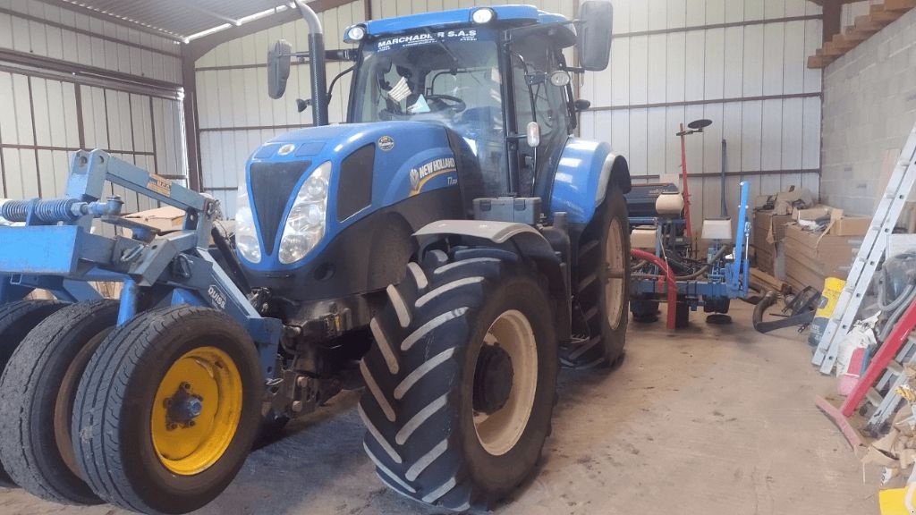 Traktor typu New Holland T7 200 POWER, Gebrauchtmaschine v ENNEZAT (Obrázek 1)