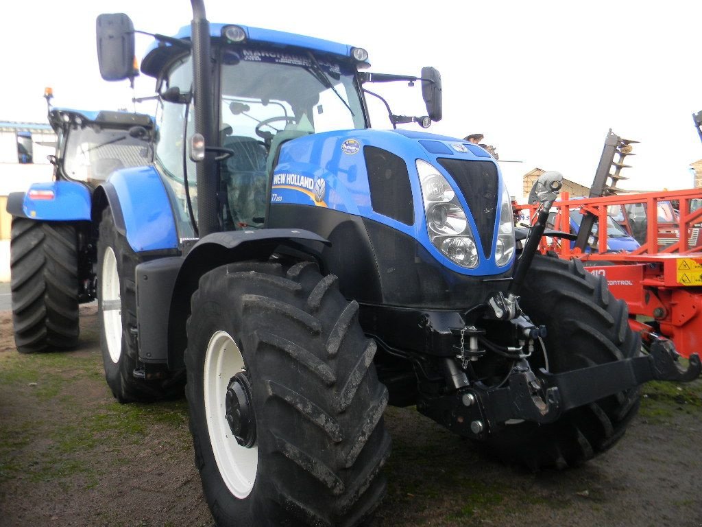 Traktor za tip New Holland T7 200 POWER, Gebrauchtmaschine u ENNEZAT (Slika 2)