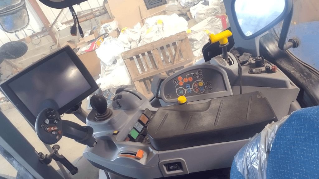 Traktor typu New Holland T7 200 POWER, Gebrauchtmaschine v ENNEZAT (Obrázek 7)