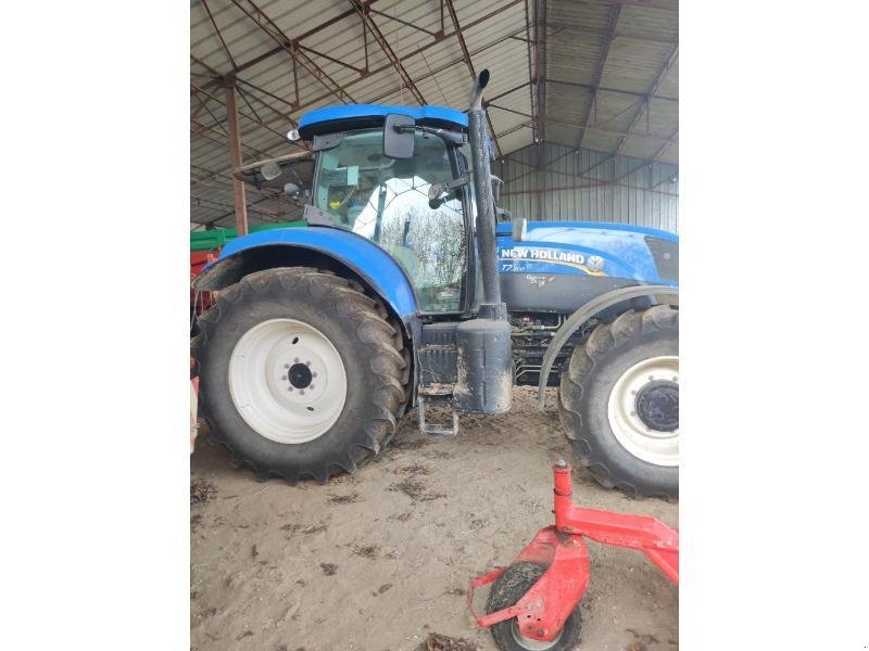 Traktor of the type New Holland T7-200PC-SW, Gebrauchtmaschine in ANTIGNY (Picture 3)