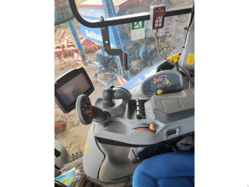 Traktor of the type New Holland T7-200PC-SW, Gebrauchtmaschine in ANTIGNY (Picture 6)